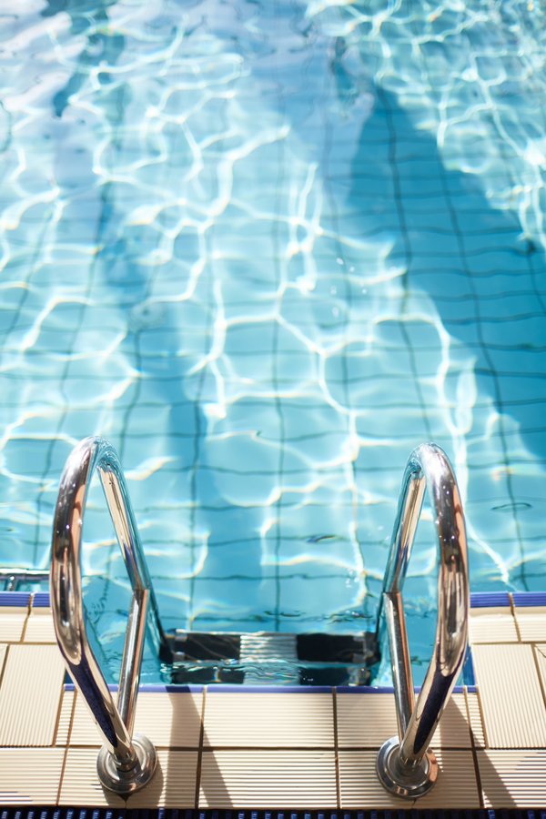 Choisir le bon pisciniste : guide pour une piscine sur mesure réussie